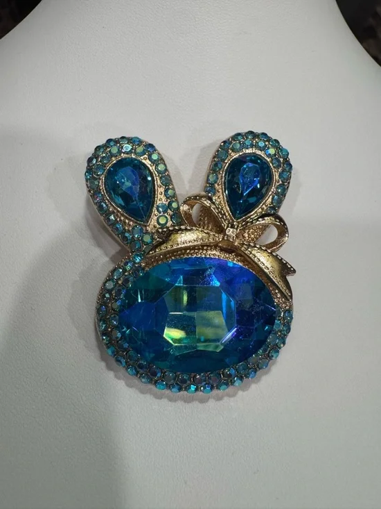 Crystal Bunny Brooch with Gold Bow - Blue - Picture 4 of 4